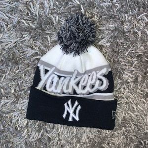 NWOT New Era Knitted Yankees Hat